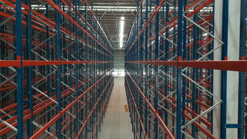 Ruas de porta-paletes finalizadas